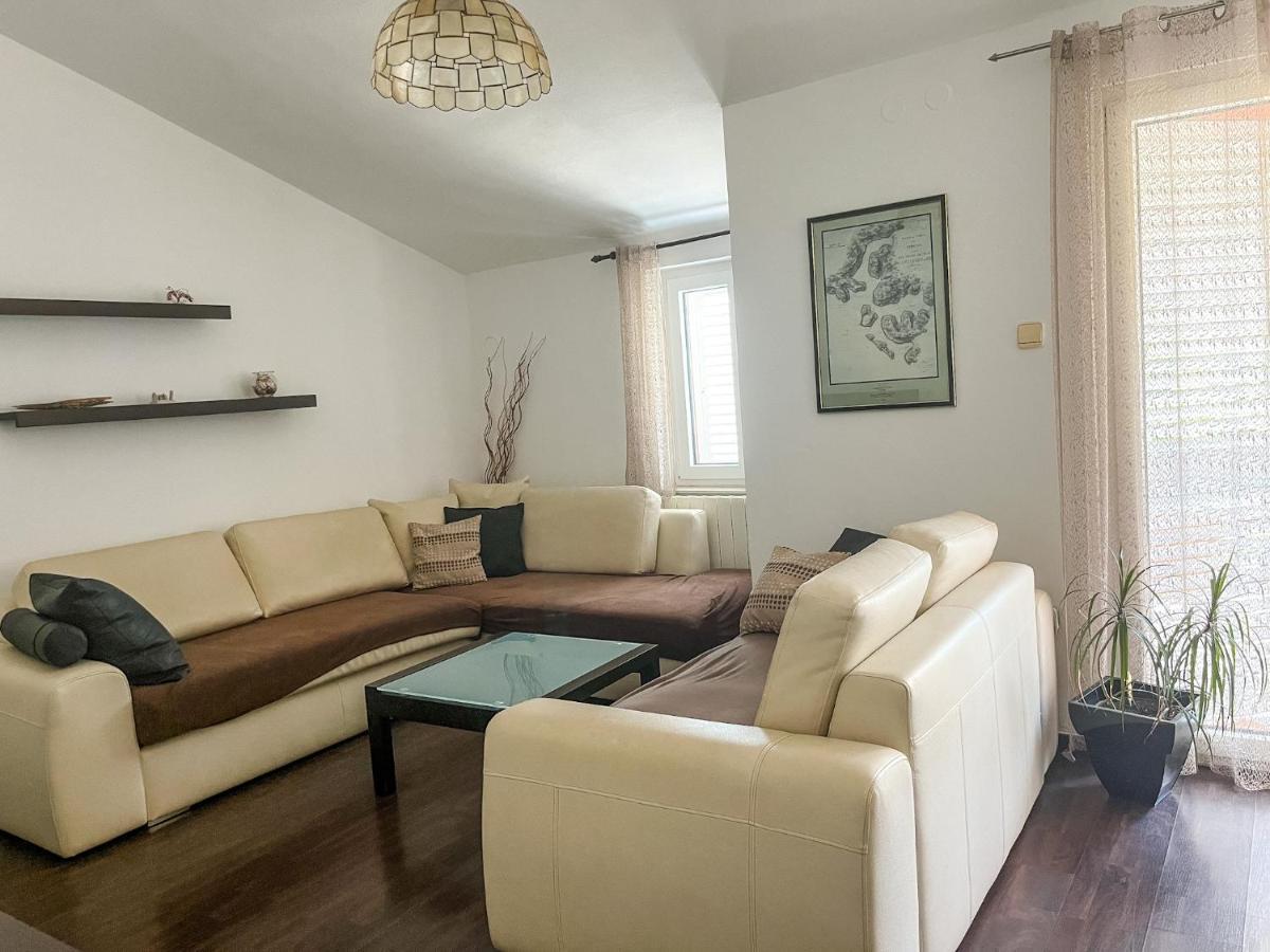Apartment Lidija 班约勒 外观 照片